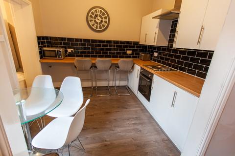 undefined, Esher Road, L6 6DF,