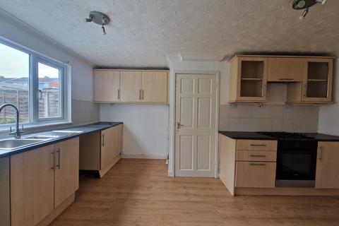3 bedroom semi-detached house to rent, Bower Lane Rugeley, WS15 2RD