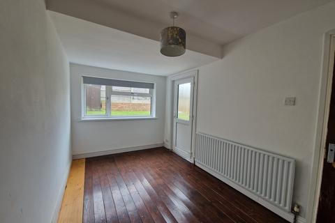 3 bedroom semi-detached house to rent, Bower Lane Rugeley, WS15 2RD