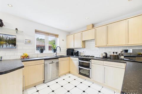 5 bedroom detached house for sale, Rycroft Meadow, Basingstoke RG22