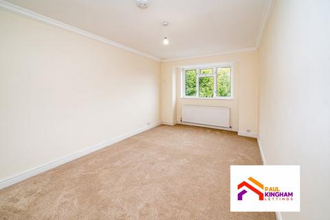 2 bedroom apartment to rent, Wesley Dene, High Wycombe HP13