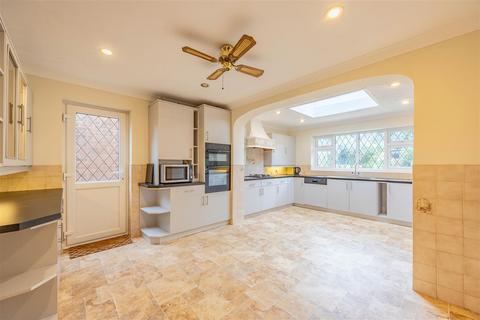4 bedroom detached house for sale, BARLING ROAD, Great Wakering