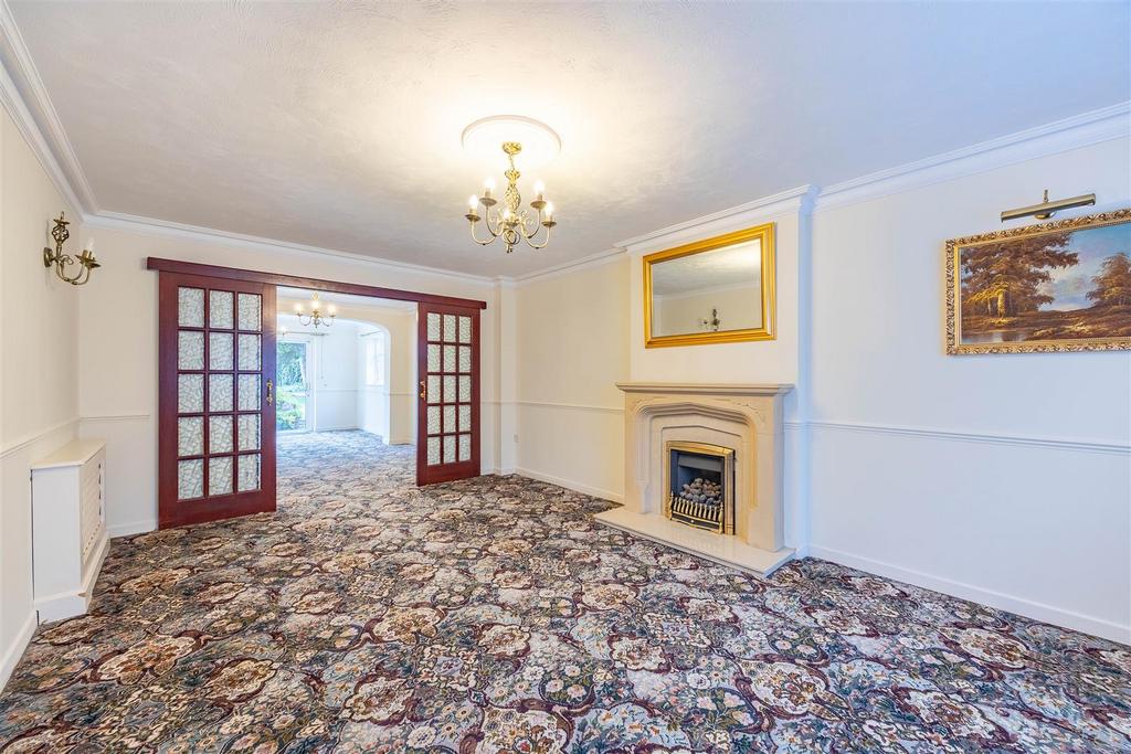 Lounge/Dining Room
