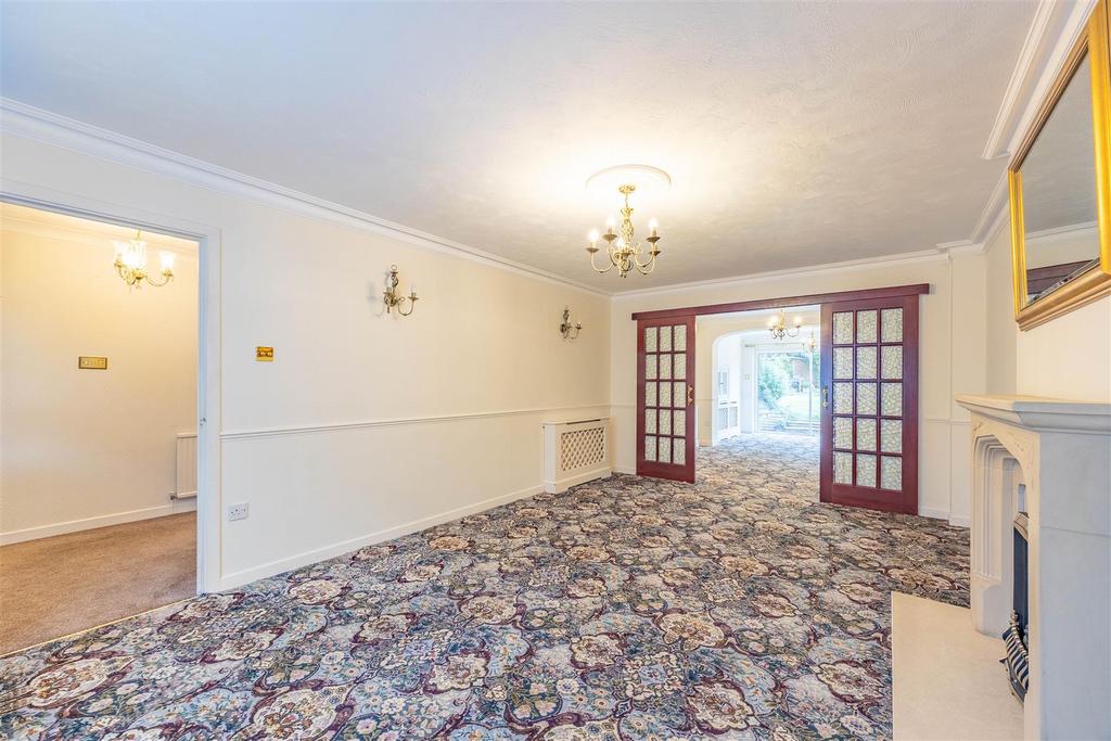 Lounge/Dining Room