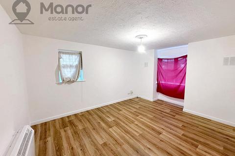 2 bedroom flat to rent, Rose Court, Bluebell Way, Ilford, IG1 2LN