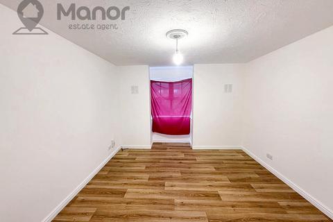 2 bedroom flat to rent, Rose Court, Bluebell Way, Ilford, IG1 2LN