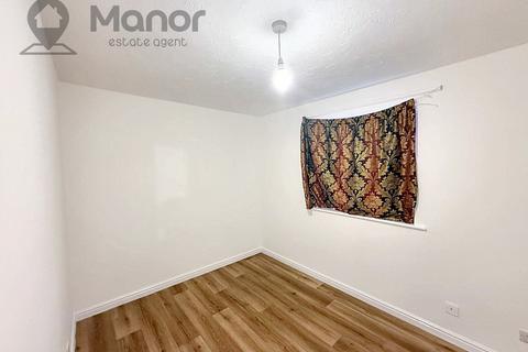 2 bedroom flat to rent, Rose Court, Bluebell Way, Ilford, IG1 2LN