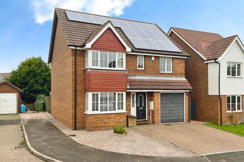 8 Downs Close, Hawkinge, Folkestone, CT18 7PA