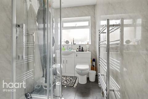 3 bedroom chalet for sale, St Augustines Gardens, Ipswich