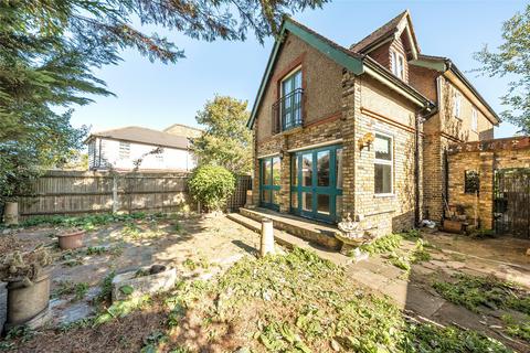 undefined, Commonside West, Mitcham CR4