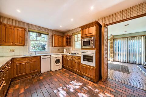 undefined, Commonside West, Mitcham CR4