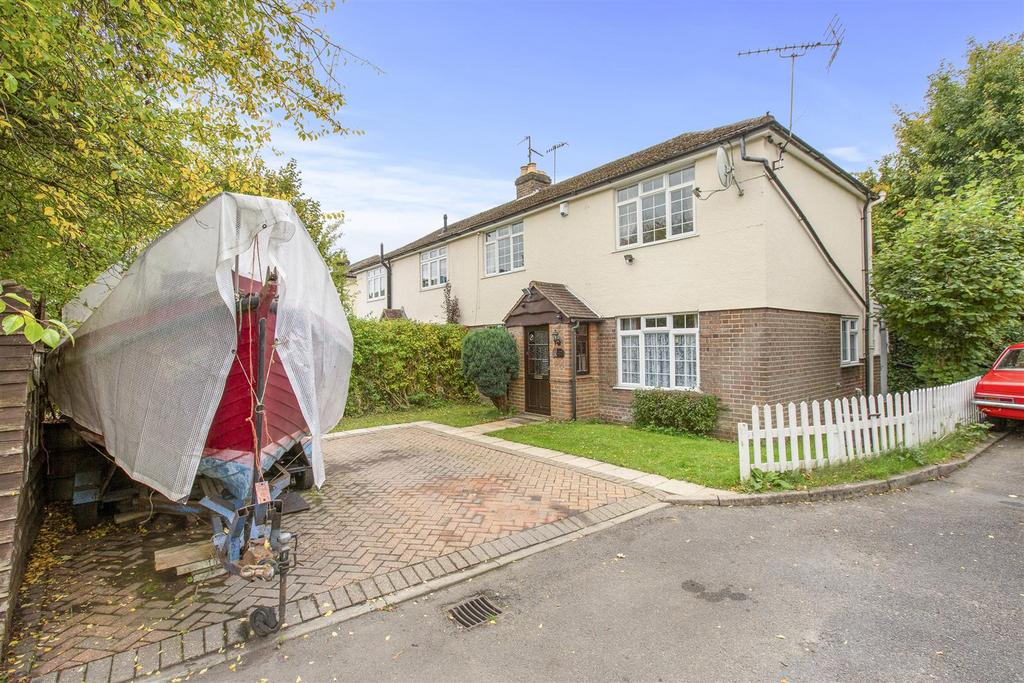 FRONT OF HOUSE &amp; DRIVEWAY