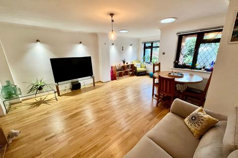 undefined, Lagonda Close, Newport Pagnell
