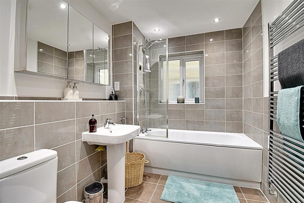 Bathroom 1.jpg
