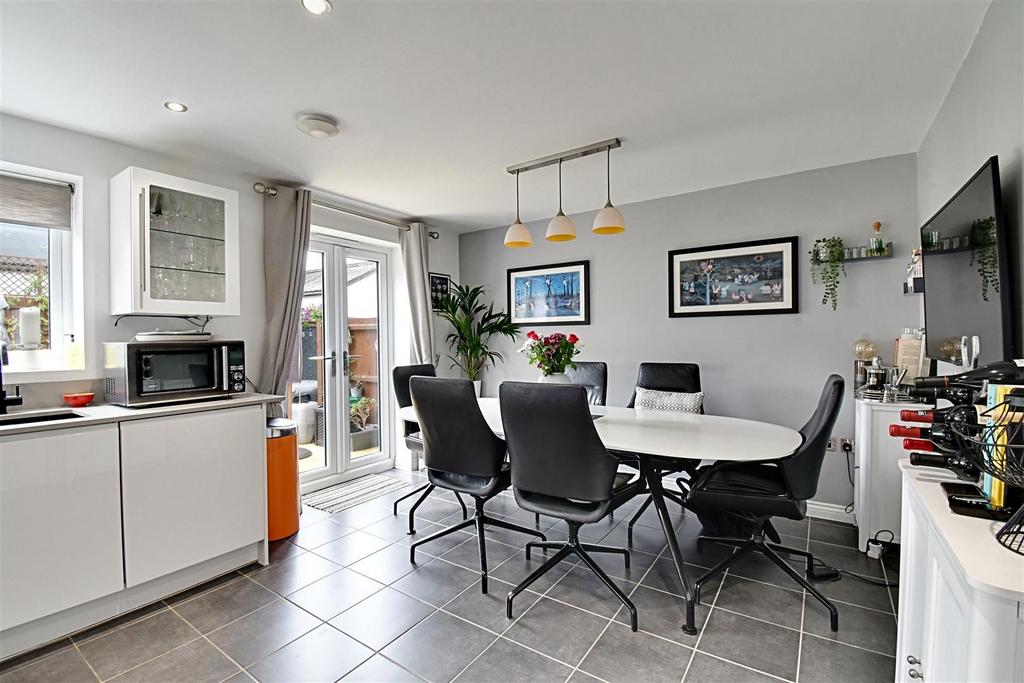 Kitchen 5.jpg