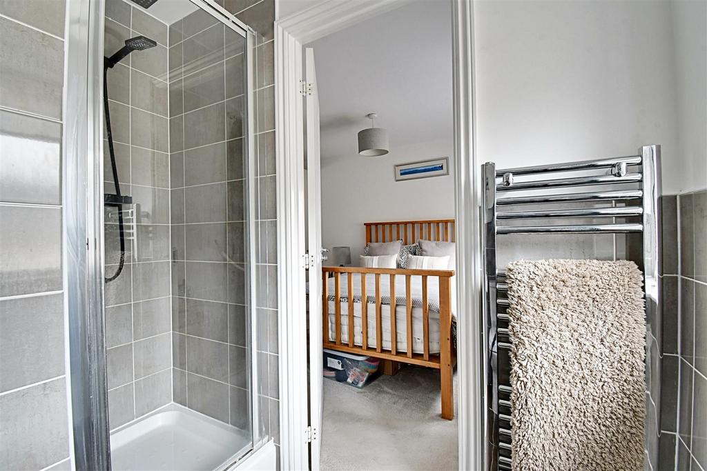 Ensuite 2.jpg