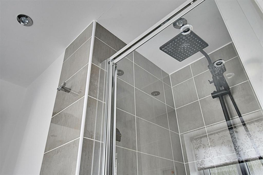 Ensuite 3.jpg