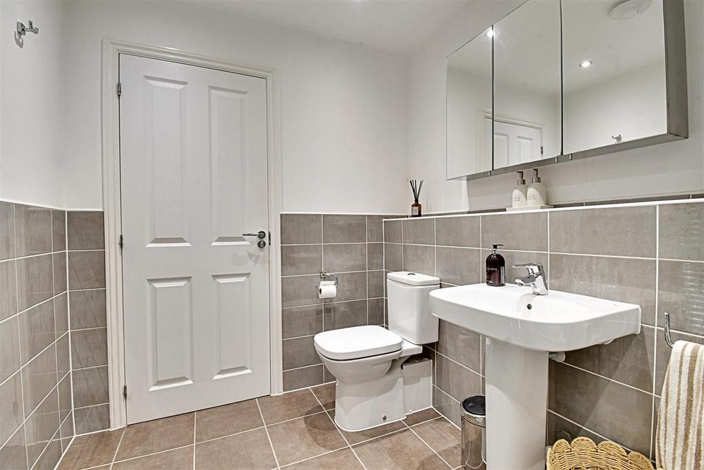 Bathroom 2.jpg