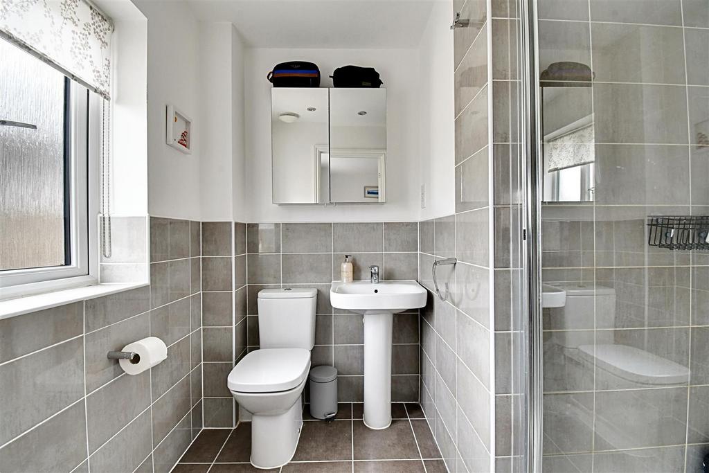 Ensuite 1.jpg