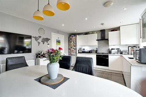 4 bedroom semi-detached house for sale, Mutiny Close, Hertford SG13