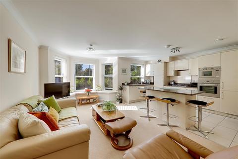 2 bedroom flat for sale, St. Botolphs Road, Worthing BN11