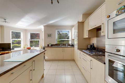 2 bedroom flat for sale, St. Botolphs Road, Worthing BN11