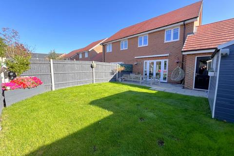 22 Brooklands Crescent, Edenbridge, TN8 6FQ