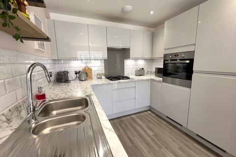 22 Brooklands Crescent, Edenbridge, TN8 6FQ