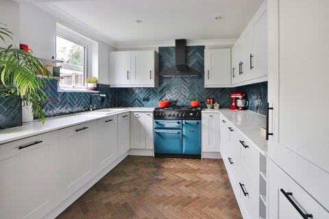 85 Bargate Close, New Malden, KT3 6BG