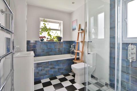 85 Bargate Close, New Malden, KT3 6BG