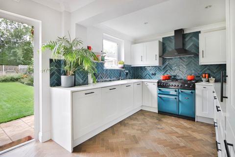 85 Bargate Close, New Malden, KT3 6BG