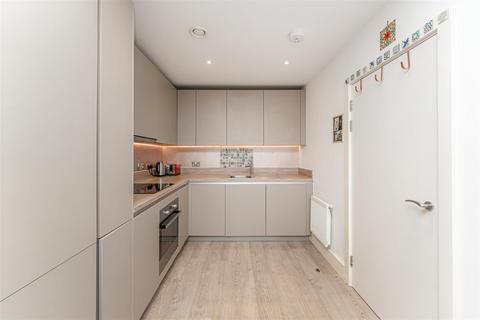 1 bedroom flat for sale, Scotland Green, London