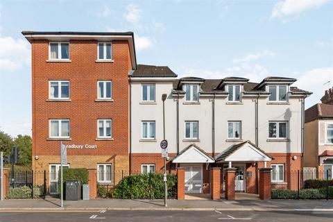 2 bedroom flat for sale, Clifton Park Avenue, Raynes Park SW20