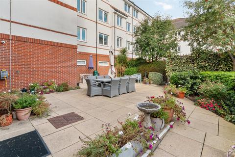 2 bedroom flat for sale, Clifton Park Avenue, Raynes Park SW20
