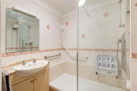 2 bedroom flat for sale, Clifton Park Avenue, Raynes Park SW20