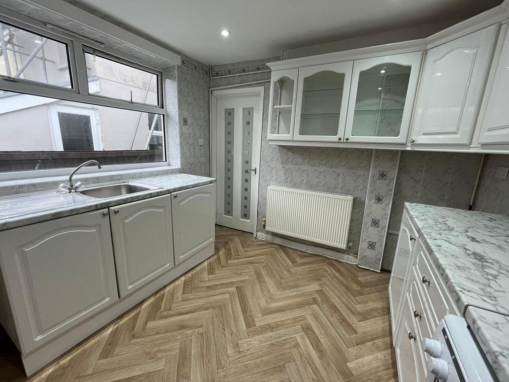 Three bedroom terraced house to rent