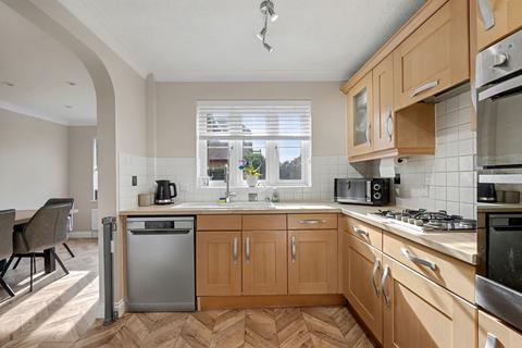 4 bedroom detached house for sale, Chetney View, Sittingbourne ME9