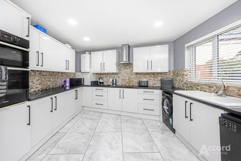 4 bedroom semi-detached house for sale, Lawns Way, Romford, RM5