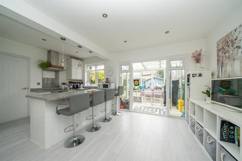 3 bedroom semi-detached house for sale, Winton Drive, Croxley Green