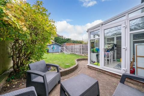 3 bedroom semi-detached house for sale, Winton Drive, Croxley Green