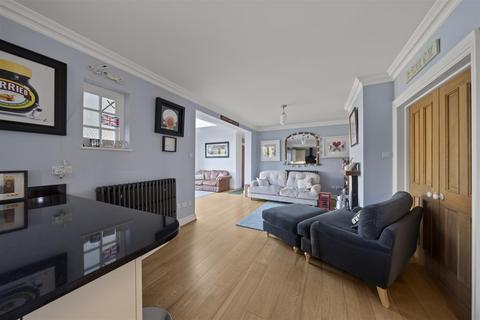 5 bedroom detached house for sale, Kings Avenue, Carshalton SM5