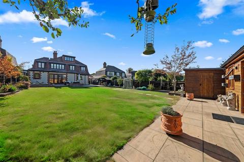 undefined, Kings Avenue, Carshalton SM5