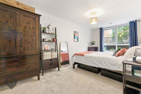 2 bedroom flat for sale, Merton Road, London