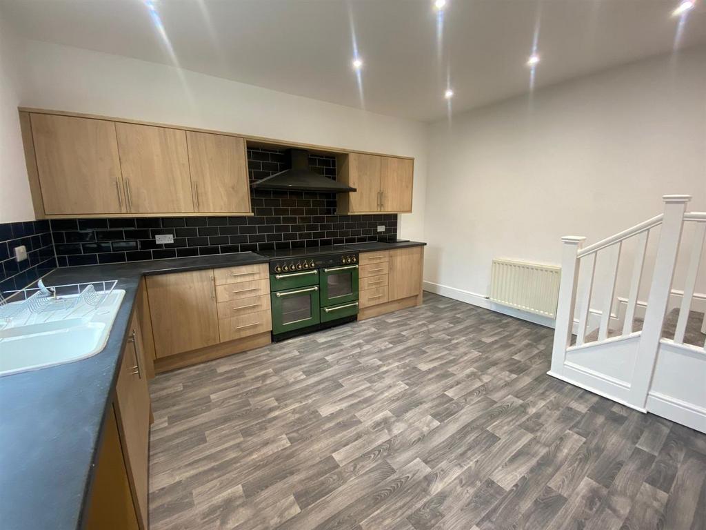 Kitchen 2.jpg
