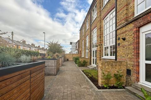 undefined, Effingham Road, London, SE12