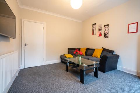 4 bedroom terraced house to rent, City Centre West Parade, Lincoln, LN1 1JX Student House - 26/27