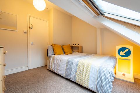 4 bedroom terraced house to rent, City Centre West Parade, Lincoln, LN1 1JX Student House - 26/27