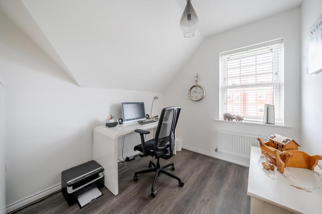Bedroom/study