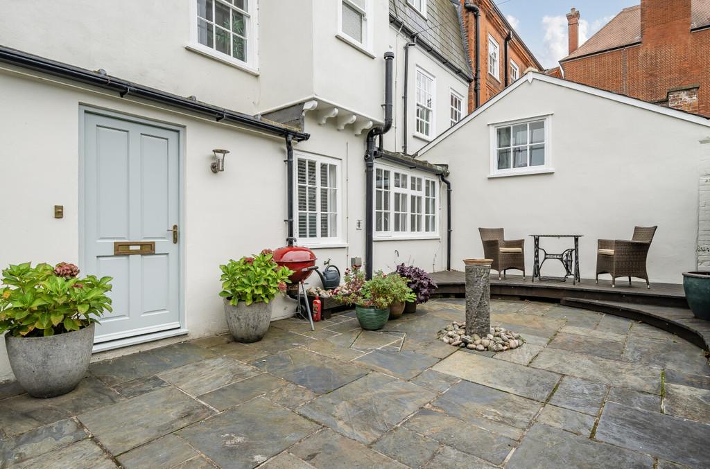 1359970-4-68d6a9dbce4c8