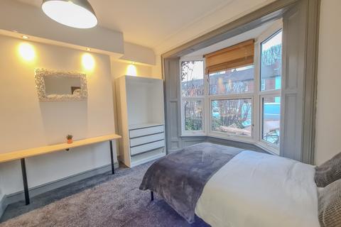 1 bedroom terraced house to rent, Luxury student house with ensuites - Carholme Road - 26/27